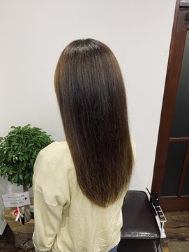 38 ミヤ(MIYA) 癖にもアプローチ★トリートメントでうねり,広がり,癖が和らぐ★