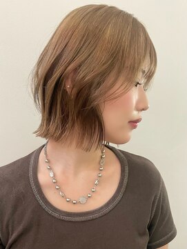 サンク 原宿 表参道(cinq) ハイトーンカラー外国人風ボブ切りっぱなし外ハネナチュラルボブ