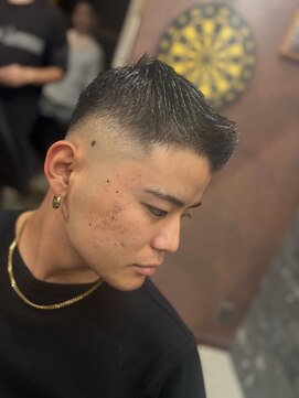 フォーコーナーズカットショップスリーセント 栄(FourCornersCutShop 3/cent) フェードショート