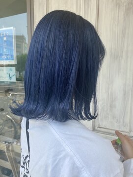 コトナ 越谷店 透明感｜ネイビーブルー×外ハネミディアム【越谷】