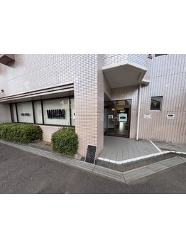 落ち着いた空間が広がる、メンズ特化のトータルビューティーサロンで特別なひとときを。