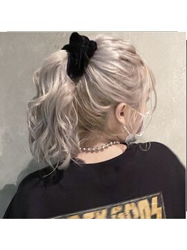 salon de MiLK 札幌大通店【サロン ド ミルク】 ポニーテール ホワイトブロンドカラー♪