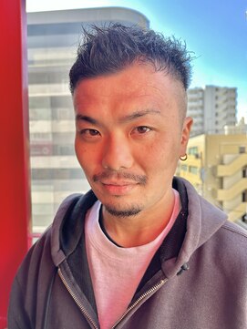 ロミーオム 本厚木(ROMMY. Homme) 刈り上げフェード風短髪アップバングショートビジネスメンズヘア