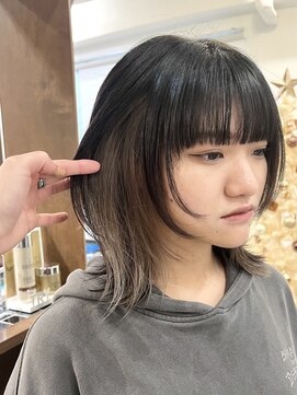 ルイ(ROUIS produced by LUCK 津田沼) ROUIS 津田沼　インナーカラー グレージュ × ウルフ