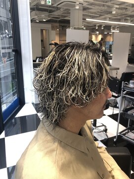 オーシャントーキョー(OCEAN TOKYO) 波巻きセンターパート(刈り上げツーブロック黒髪パーマ)