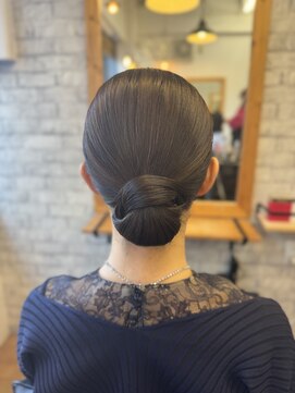 ヘアメイク ゼロサンヨンゴ(Hair Make 0345) タイトシニヨン