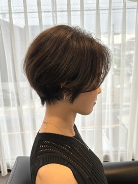 ブルーベイル(Blue Veil.) 20代30代大人可愛いアッシュベージュくびれショート耳掛け透明感