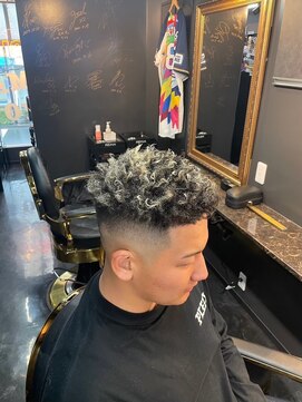 キングスマントーキョー 府中店(KINGSMAN TOKYO) ツイスト