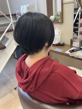 コアフィールフィス(COIFFURE fils) 【見附 今町】レディース ショートグラデーションカット