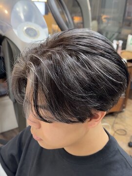 スタジオフォーエイチ(STUDIO 4H) シルバーハイライトカラー/毛流れセンターパート/メッシュ