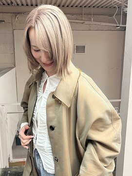イル(iru) ホワイトベージュ ハイトーンカラー ブリーチカラー
