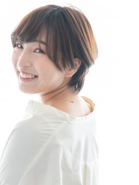 ヘアーサロン ラフリジー(Loufreasy) イルミナカラーで透け感アッシュ × ショートマッシュミニボブ