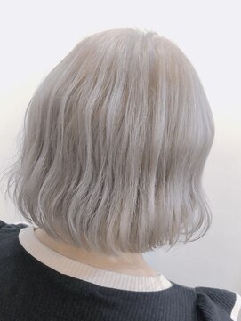 ラビス クローバー(Lovis clover) ホワイトパールミルクティー 大人可愛い フェザーバング