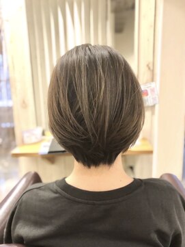 アンプリュス リアン(1+ Unplus lien) 透明感ハイライトアッシュベージュショート/亀戸