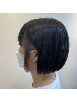 イーチエフ(each f.) 【藤本 麻衣】ワンレンボブ×イヤリングベージュ