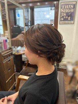 ワンイレブン 新橋銀座口(ONE_ELEVEN) ルーズシニヨン