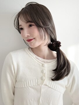 ローネス(LONESS) くすみベージュカラーとレイヤーカットで結んだ時も動きを◎