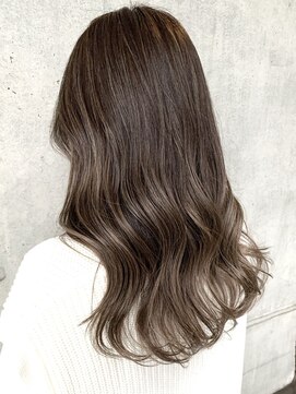 ユキ 八事(yukii) ハイライトカラー ロング ベージュ グレージュ 透明感白髪ぼかし