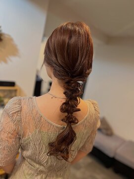 スリー(three) ヘアセット ヘアアレンジ 編み下ろし