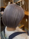 ボブヘアブリーチカラーシルバーベージュ