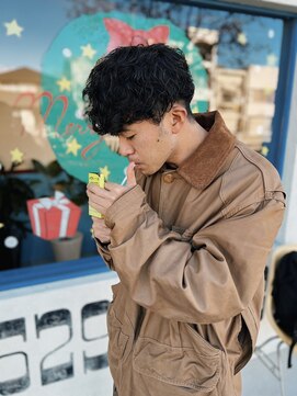 フォーコーナーズカットショップフェイビーズ 名古屋西(FourCornersCutShop favey's) ツーブロ　マッシュ　スパイラルパーマ
