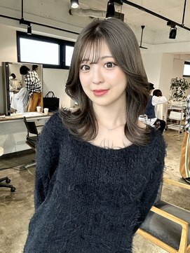 ニュート(Neut ) グレージュカラーケアブリーチカラーくびれヘアーレイヤーカット