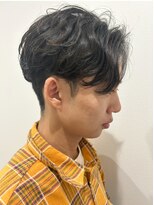 ヒュイル バイ ニアウ(Hwyl by Niau) メンズマッシュセンターパートスパイラルパーマニュアンスパーマ