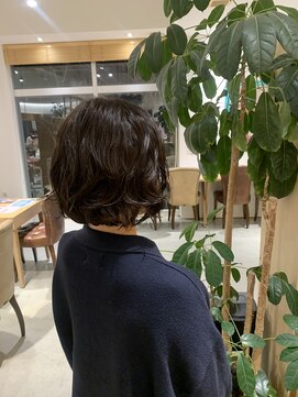 アドラーブル 万代店 (adorable) 冬こそパーマ!暗髪でも垢抜けるニュアンスパーマ