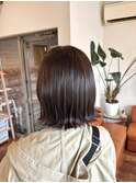 ボブ×モノトーンカラー