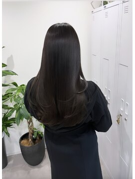 リラエ(North Lyrae) レイヤーカット×美髪透明感カラー