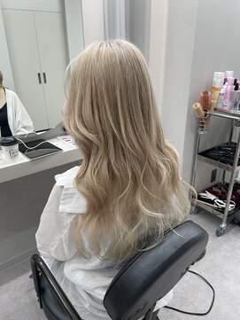 リッカ(LICCA) 【LICCA 伊崎優李】ホワイトベージュ/ケアブリーチ/韓国ヘア