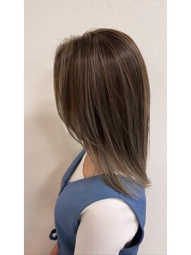 ラプチャー(RAPTURE) グレージュレイヤーカットくびれヘア