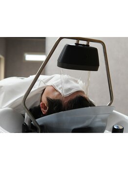 頭皮の汚れを落とし、髪も心もリラックス♪絶妙なマッサージで頭皮から美しく、健康な髪へ導きます。