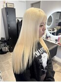 レイヤーカット×ブロンドカラー