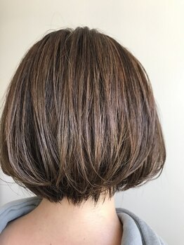 カガヤキ(KAGAYAKI)の写真/大人女性におすすめの白髪ぼかしハイライトカラー*魅せる白髪ぼかしでワンランク上のお洒落なスタイルに◇