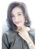 ナチュラルな大人ボブ 小顔ゆるふわエレガンスフェアリーミディ