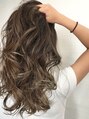 ヘアアンドスパ コー(hair&spa KO) ハイライトを細かく入れ赤みを感じさせないグラデーションカラー