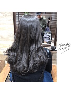 パドトロワ(Pas de trois) 新潟×暗髪グレージュ×マッドアッシュ×艶髪