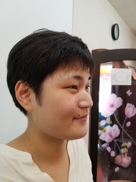 カットスペースウィッチ(Cut Space WITCH) 前髪短めショート