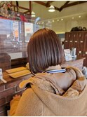 切りっぱなしボブ×くすみベージュ