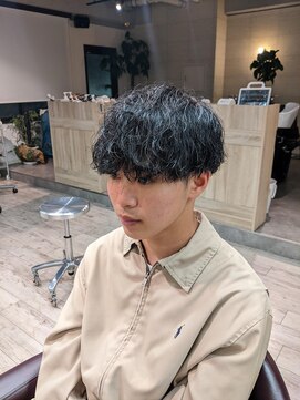 コワファーストナガサキシャンプーボーイ(COIFF1RST NAGASAKI SHAMPOO BOY) 平行マッシュ×波巻きスパイラルパーマ