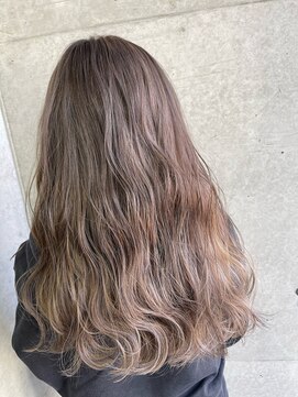 ニーゼロゼロナナ(2007) グレージュカラー