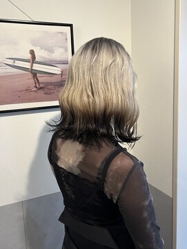 マリン(Marine) 20代30代40代ホワイトとブラックのデザインカラー