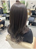 巻いて可愛いレイヤーカット+まろやかな透明感グレージュ