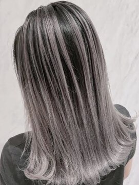 アールシリウス(R,SIRIUS) シルバーカラーの外国人風バレイヤージュ