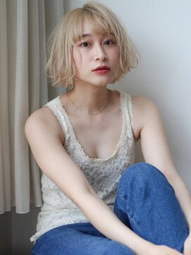 ヴィヴィ(VIVIE) 大人小顔艶髪金髪内巻きボブディホワイトブロンド美髪ハイライト