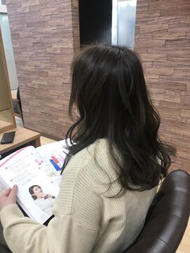 ジルヘアー(Gill hair) カーキアッシュ