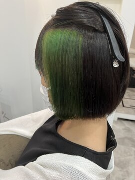 エルクス サッポロ(elux sapporo) 切りっぱなしボブ×グリーン