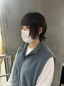 リュッカ(Lyuck) 【MANA】ミニウルフ/ぱっつん前髪/暗髪/ショートウルフ