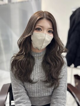 ロムーク 表参道(LOMKH) ウェーブヘア ×グレージュカラーで似合わせフェミニンロング